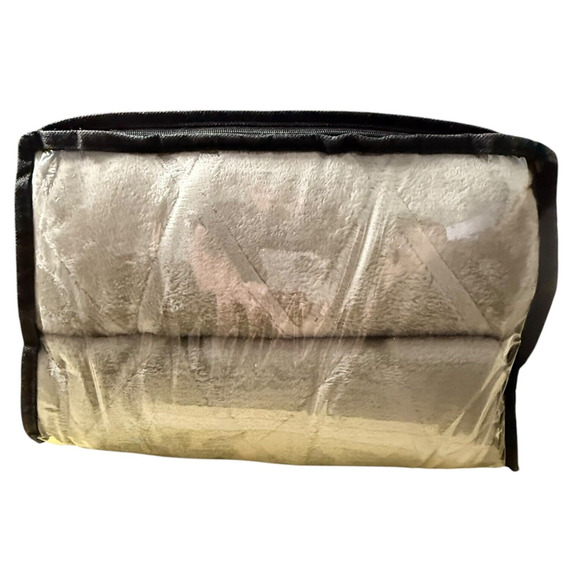 Luxurious Huntington Home King Gray Green Blanket Super Soft 100% Polyester NEW - Picture 6 of 10